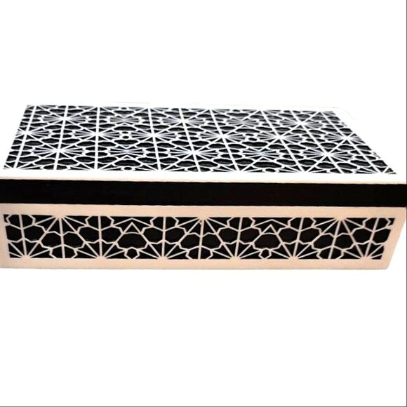 Handcrafted In India Bone & Resin Shiraz Pattern Keepsake Decorative Box - Picture 2 of 12
